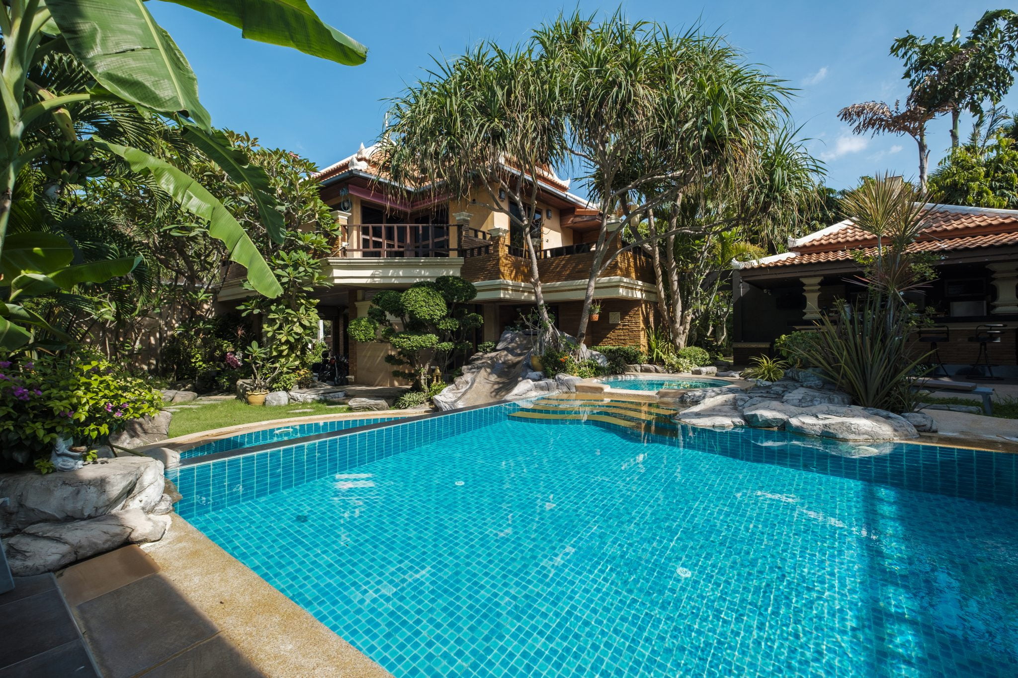 Zona de piscina en una propiedad del Occidente Antioqueño